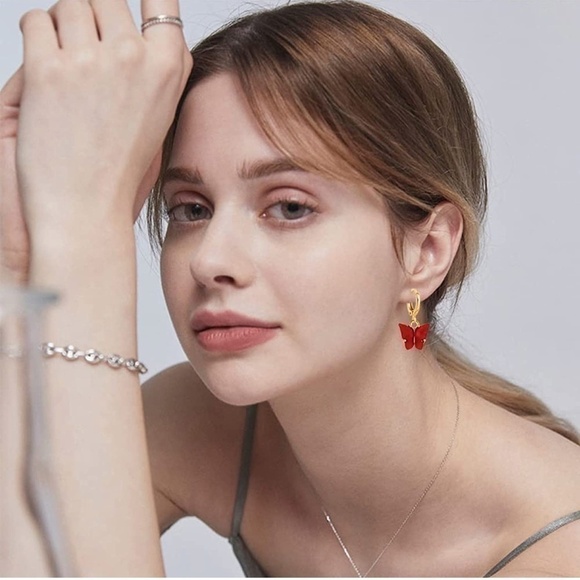 SALE💚 any 3 for $18 💚 Hoop Huggie Butterfly Earrings Pink Emerald Gold  NWT - Picture 6 of 8